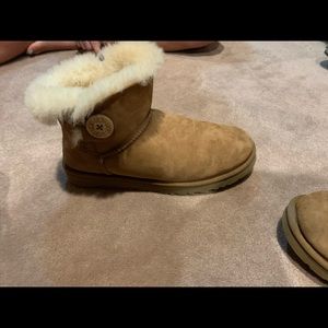 Tan Ugg’s
